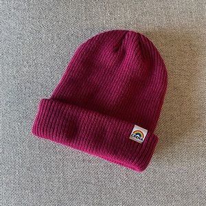 NWOT MAGENTA “CREMA” BEANIE